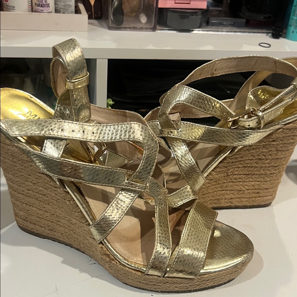 Michael Kors, beautiful Gold Wedge Sandals Sz 8.5M